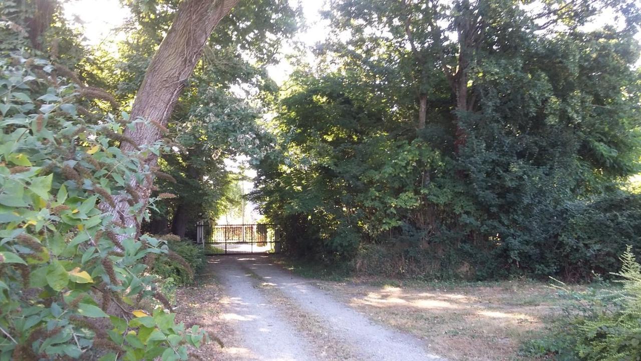 Hotel Logis Relais Des Cailleres Saint Pavace Exterior foto